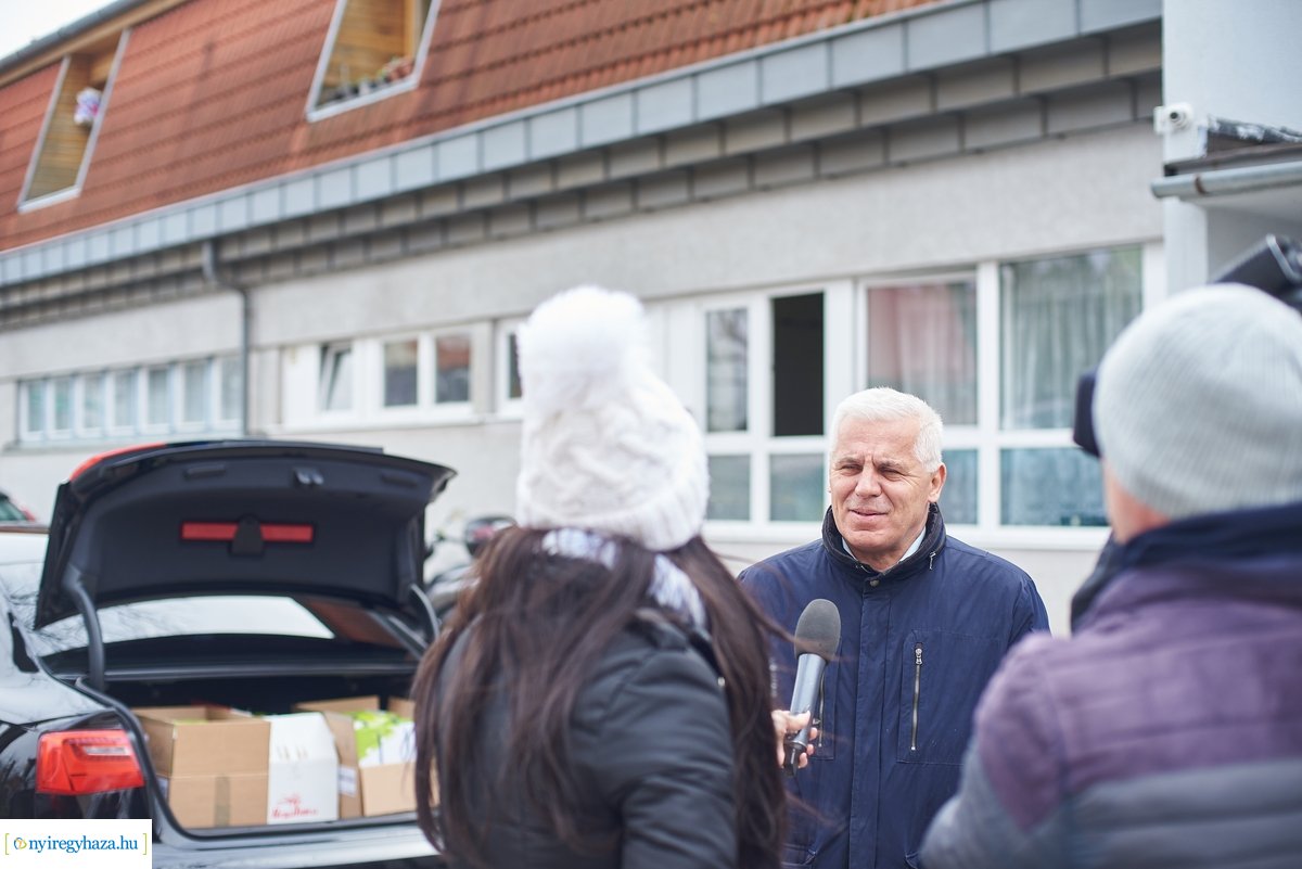 C-vitamin adomány a Szociális Gondozási Központnak