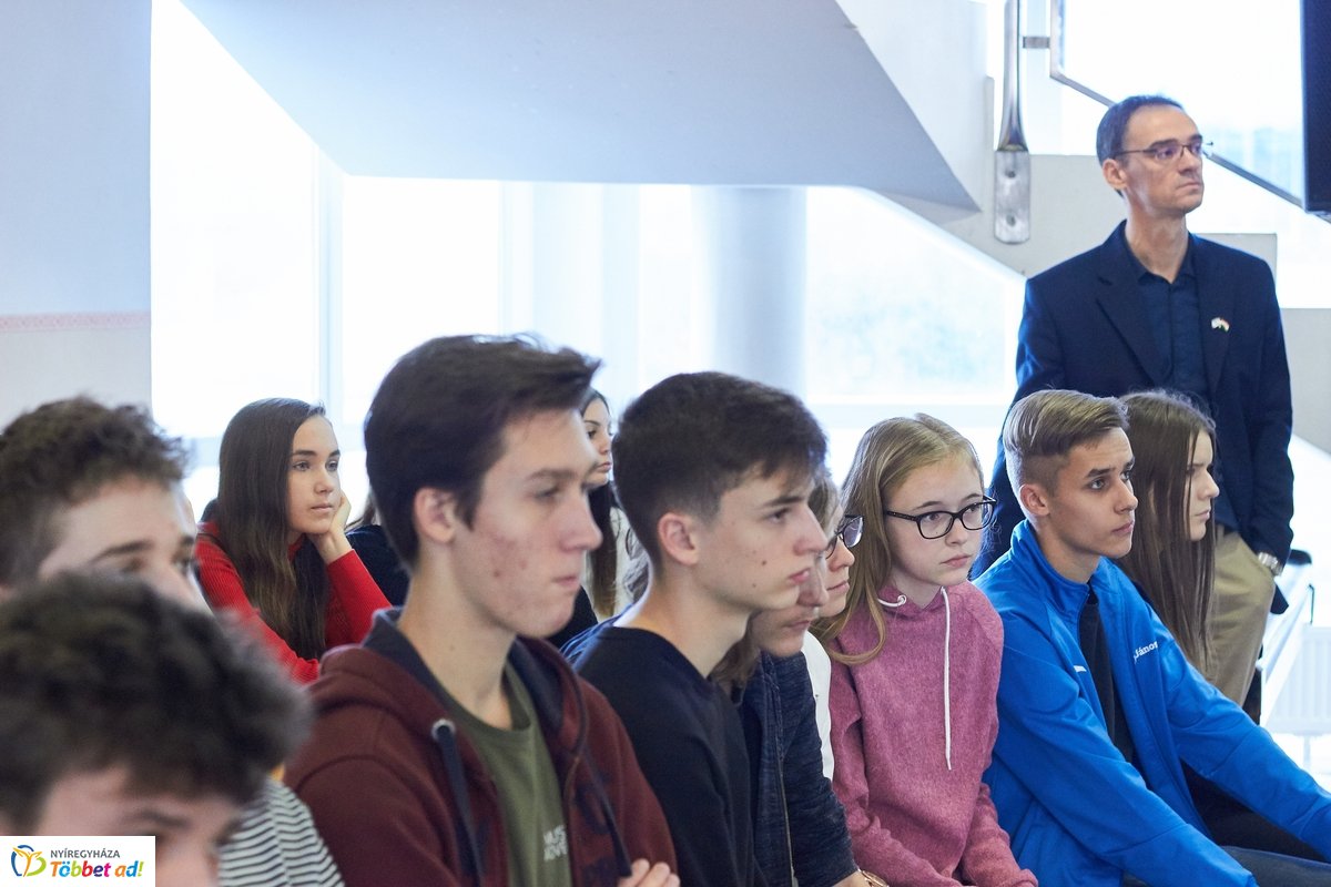 Cinkos, aki néma - kiállítás a Bethlen Gábor iskolában