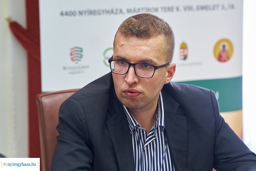 Civil sajtótájékoztató a Városházán