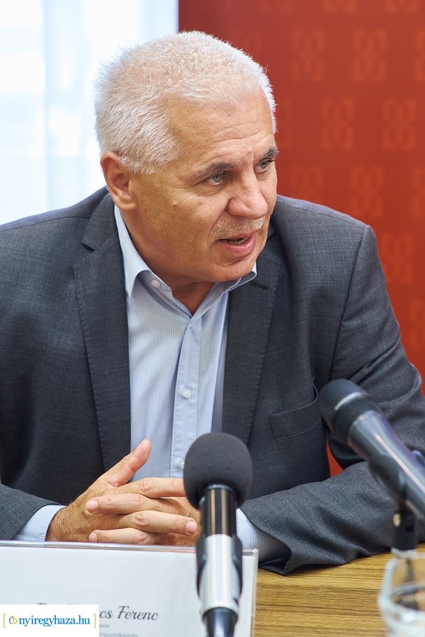 Civil sajtótájékoztató a Városházán