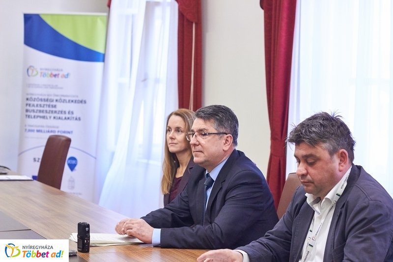 CNG buszflotta sajtótájékoztató 