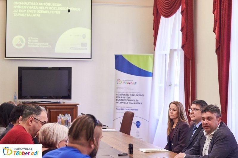 CNG buszflotta sajtótájékoztató 