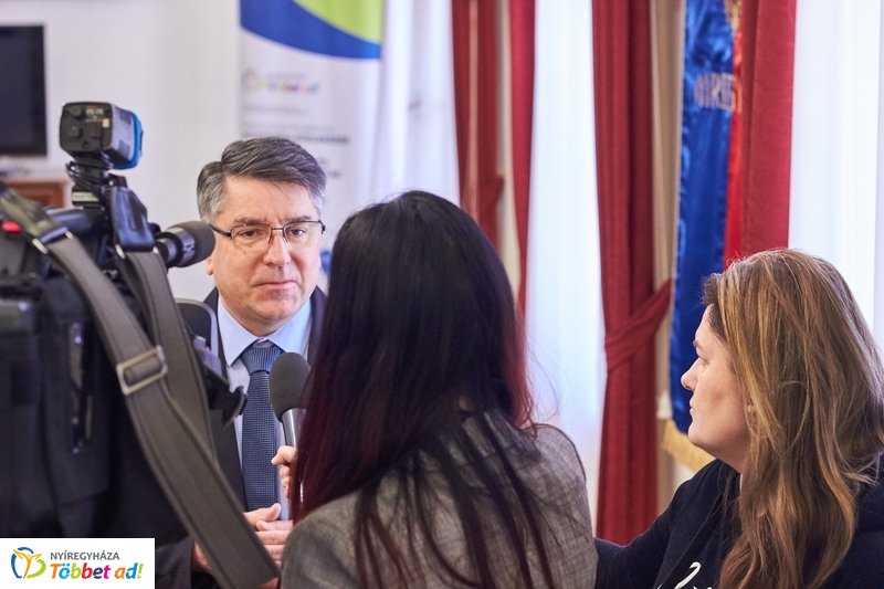 CNG buszflotta sajtótájékoztató 