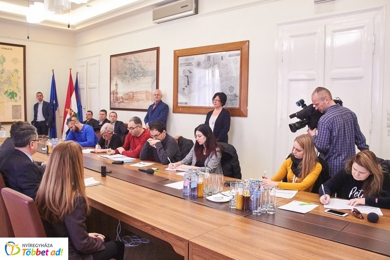 CNG buszflotta sajtótájékoztató 