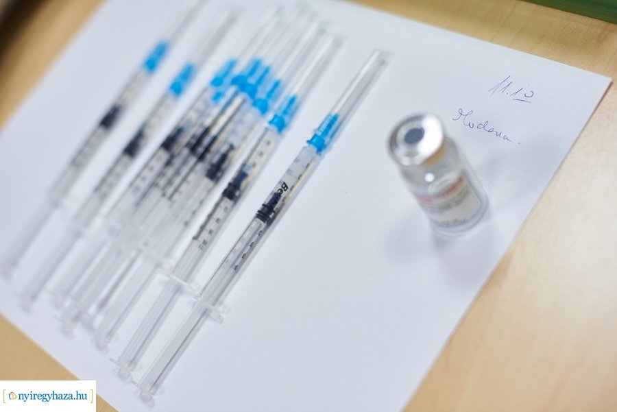 COVID-19 elleni oltás -- Moderna 20210310