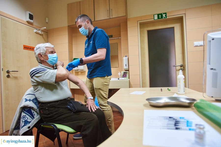 COVID-19 elleni oltás -- Moderna 20210310