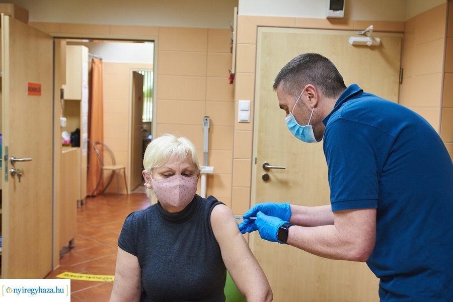 COVID-19 elleni oltás -- Moderna 20210310