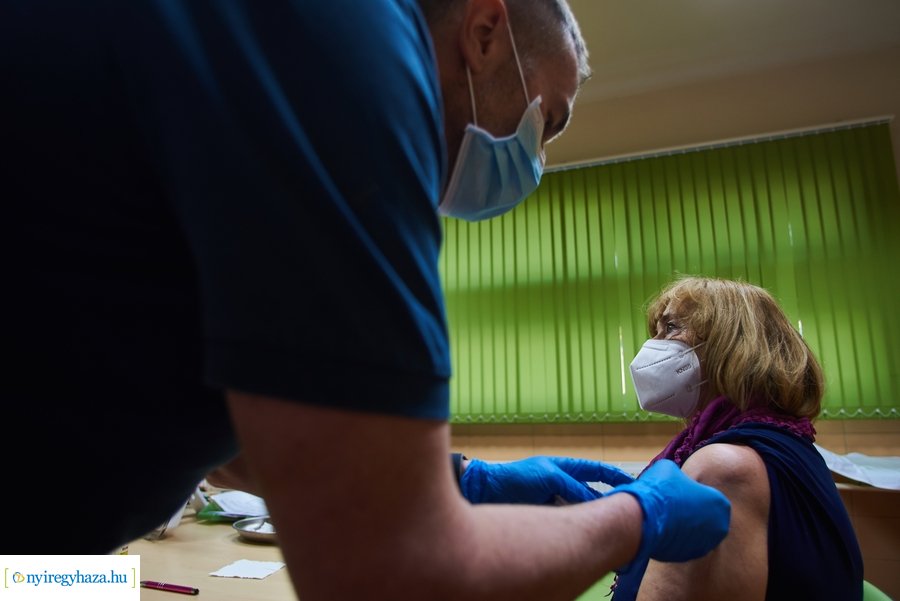 COVID-19 elleni oltás -- Moderna 20210310