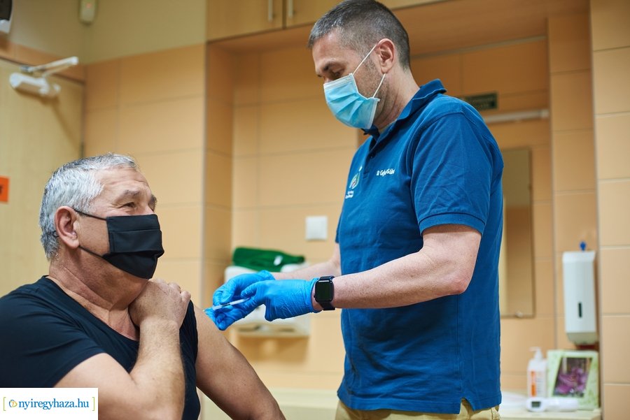 COVID-19 elleni oltás -- Moderna 20210310