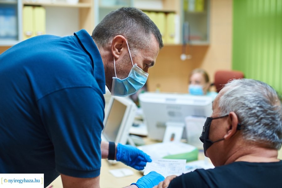 COVID-19 elleni oltás -- Moderna 20210310