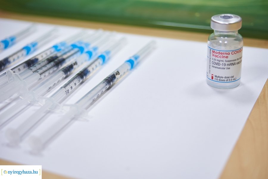 COVID-19 elleni oltás -- Moderna 20210310