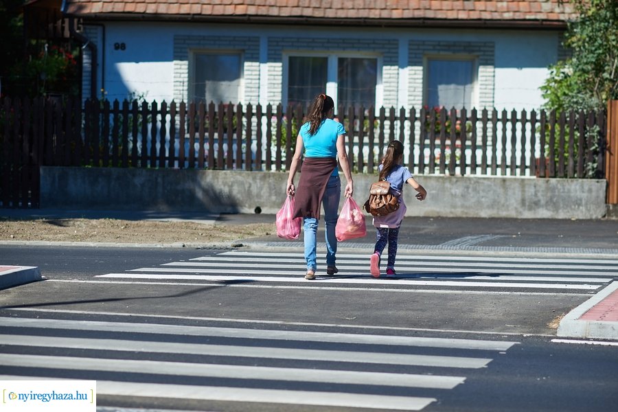 Család és Szalag utcai körforgalmak átadója