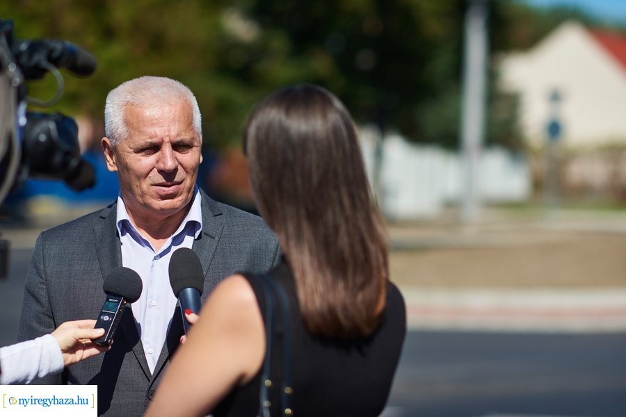 Család és Szalag utcai körforgalmak átadója