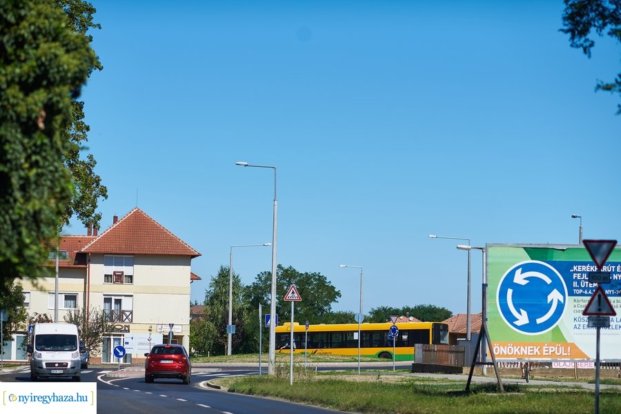 Család és Szalag utcai körforgalmak átadója