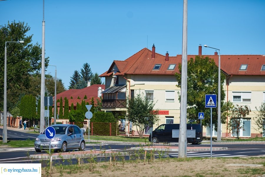 Család és Szalag utcai körforgalmak átadója