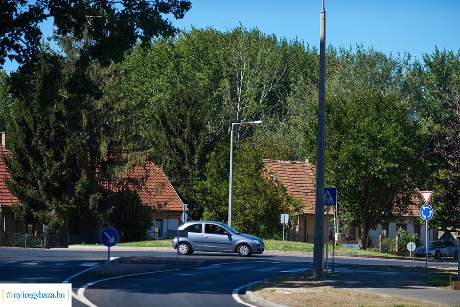 Család és Szalag utcai körforgalmak átadója