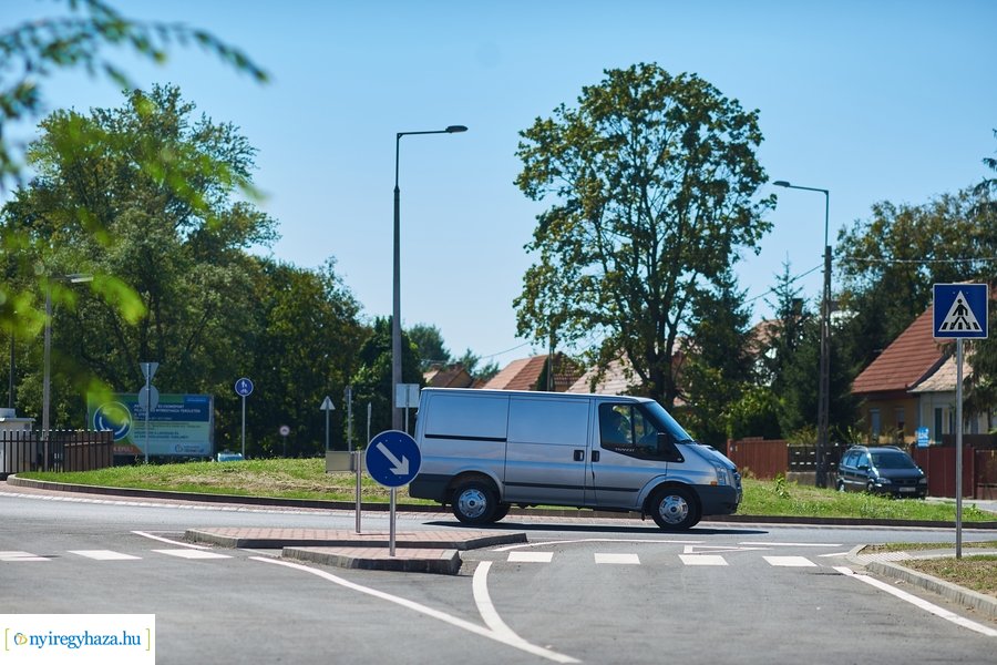 Család és Szalag utcai körforgalmak átadója