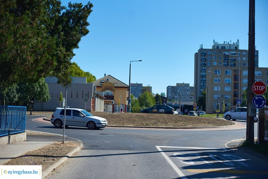 Család és Szalag utcai körforgalmak átadója