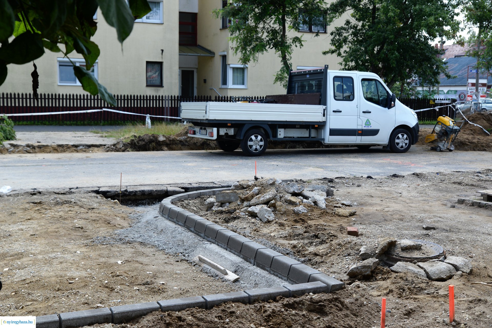 Csaló köz-Korányi Frigyes utca - körforgalom építés