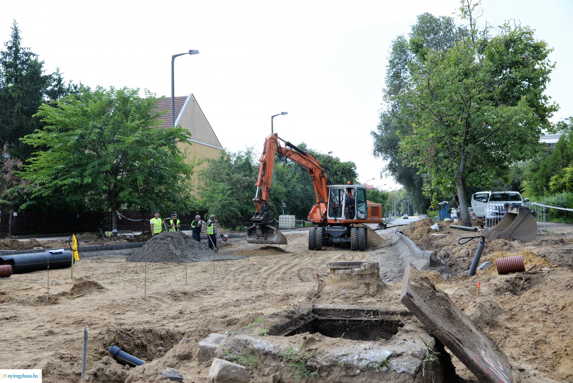 Csaló köz-Korányi Frigyes utca - körforgalom építés