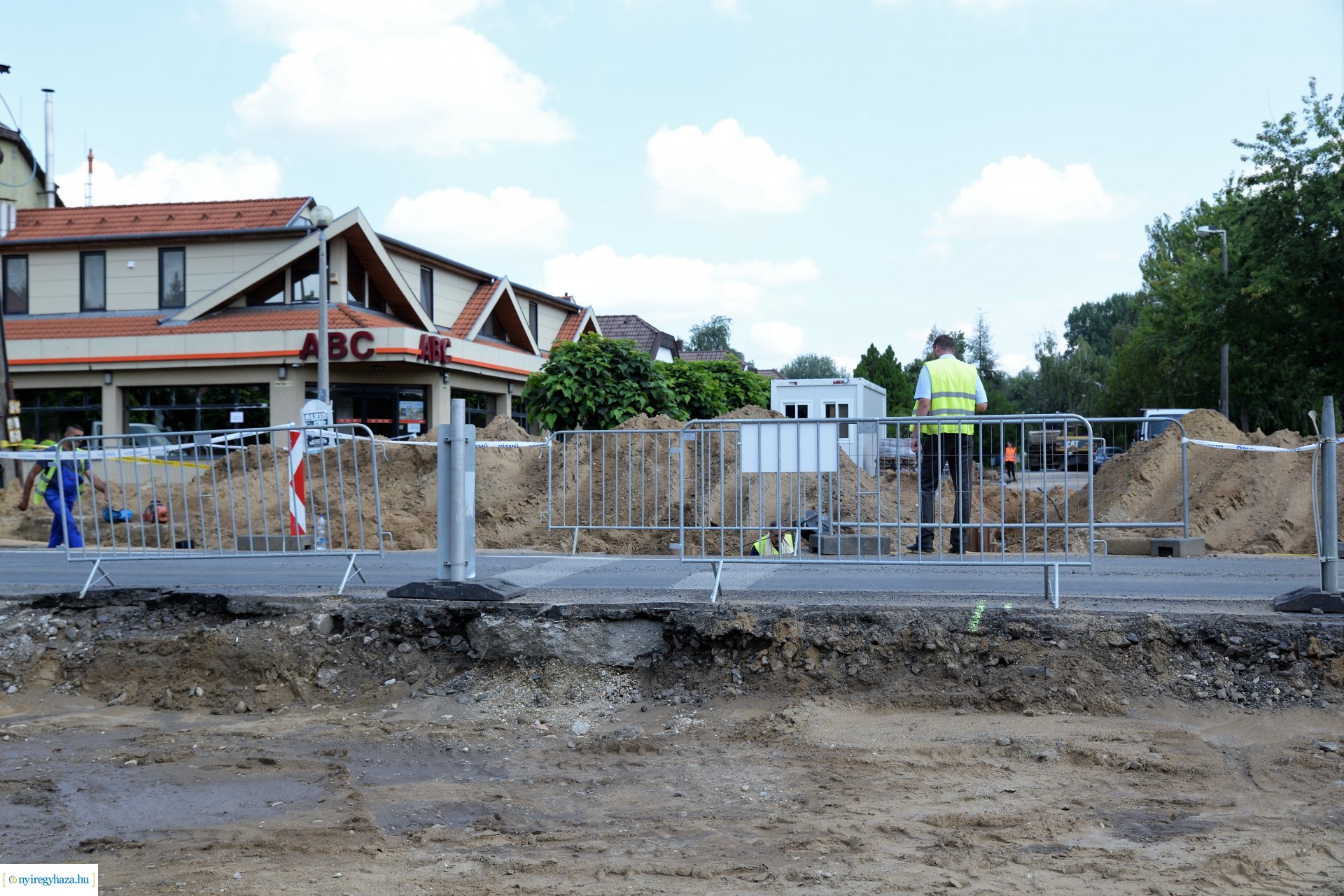 Csaló köz-Korányi Frigyes utca - körforgalom építés