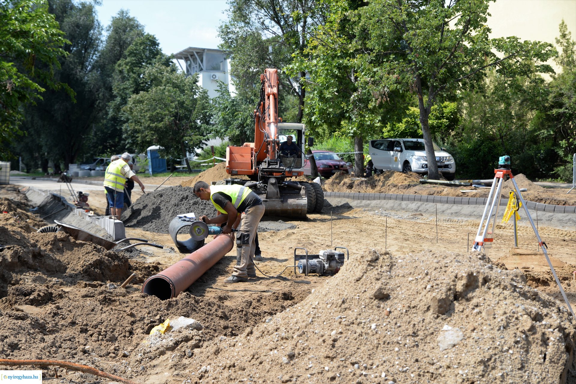 Csaló köz-Korányi Frigyes utca - körforgalom építés
