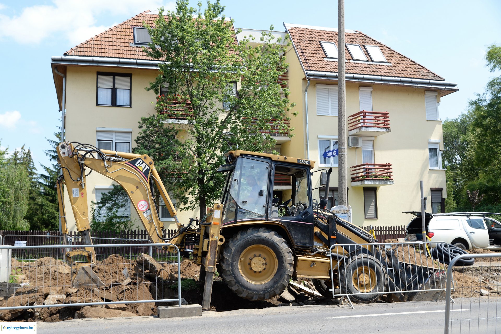 Csaló köz-Korányi Frigyes utca - körforgalom építés