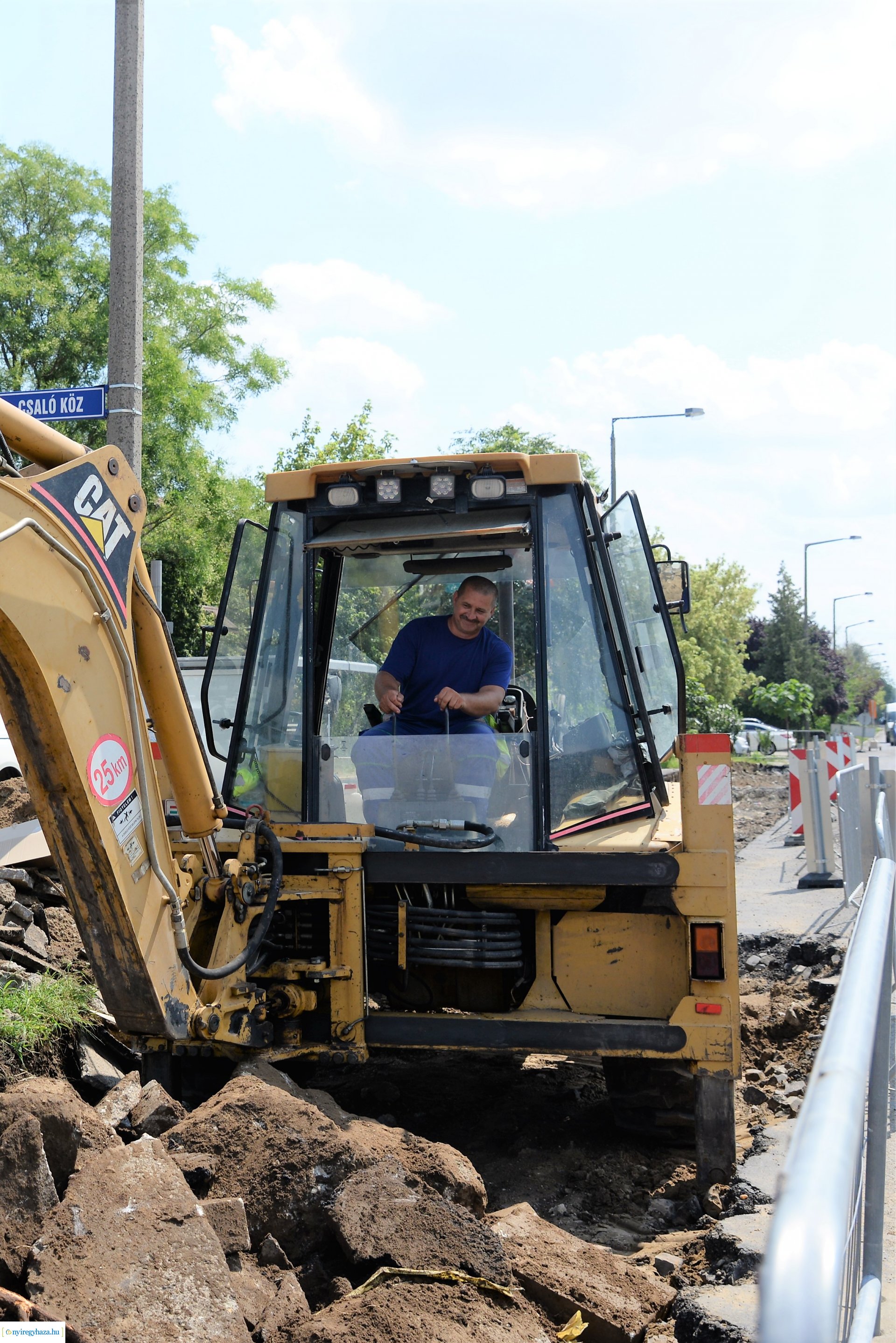 Csaló köz-Korányi Frigyes utca - körforgalom építés