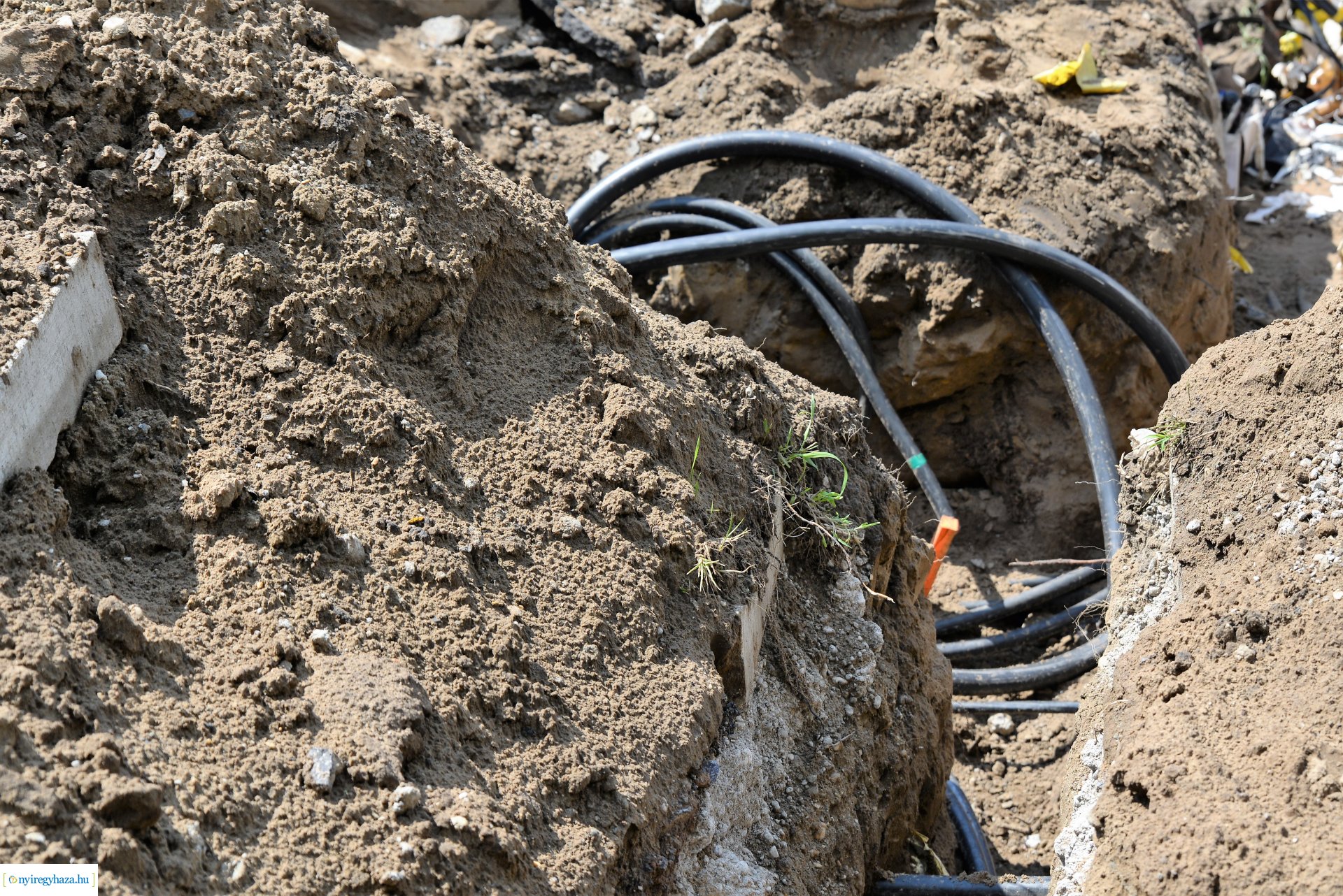 Csaló köz-Korányi Frigyes utca - körforgalom építés