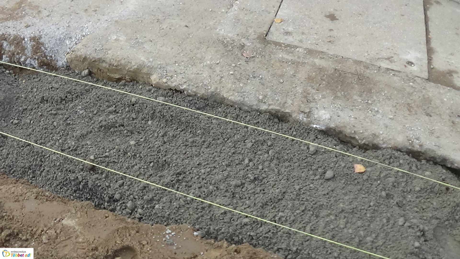 Csapadékelvezető kialakítása zajlik a Csaló köz és Eperjes utca csomópontjánál