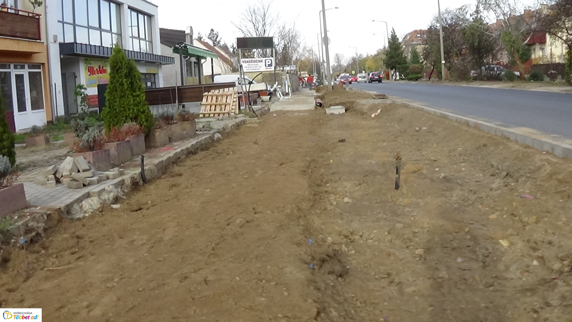Csapadékelvezető kialakítása zajlik a Csaló köz és Eperjes utca csomópontjánál