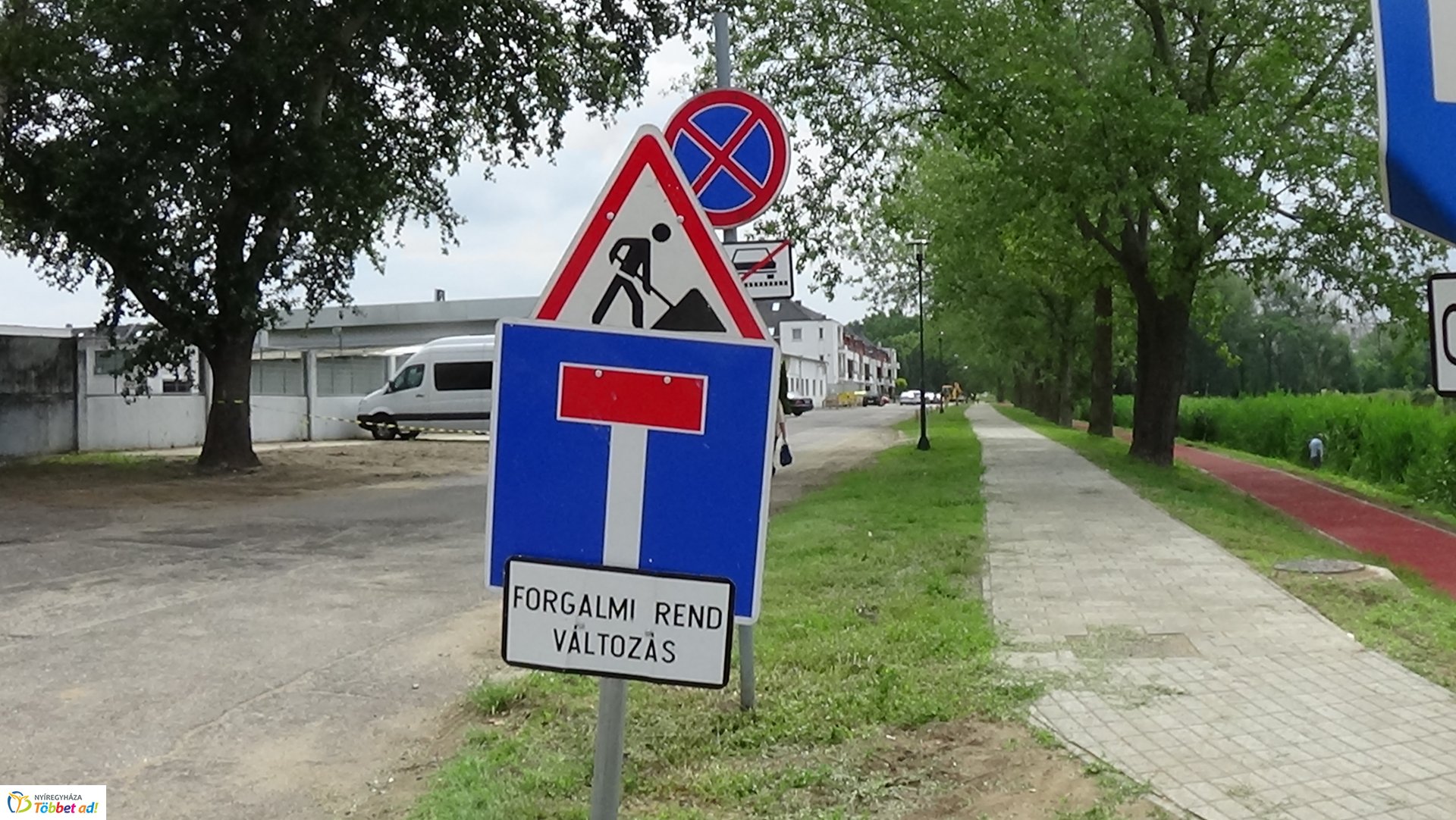 Csapadékvíz elvezető rendszert építenek a Jég utcán