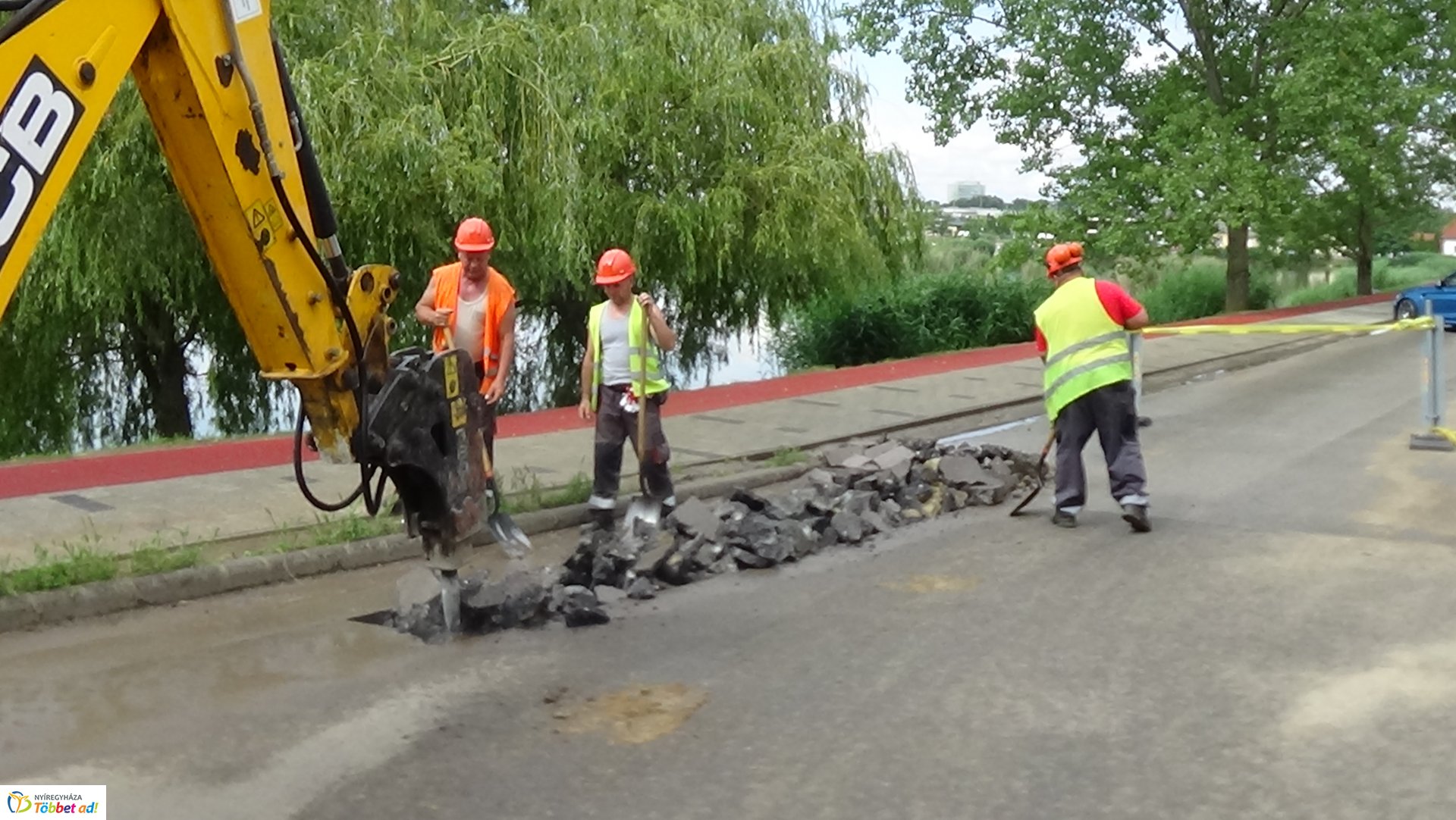 Csapadékvíz elvezető rendszert építenek a Jég utcán
