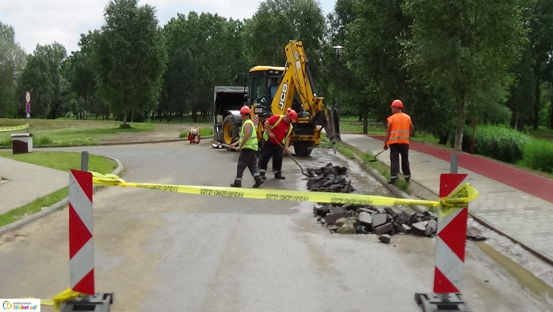 Csapadékvíz elvezető rendszert építenek a Jég utcán