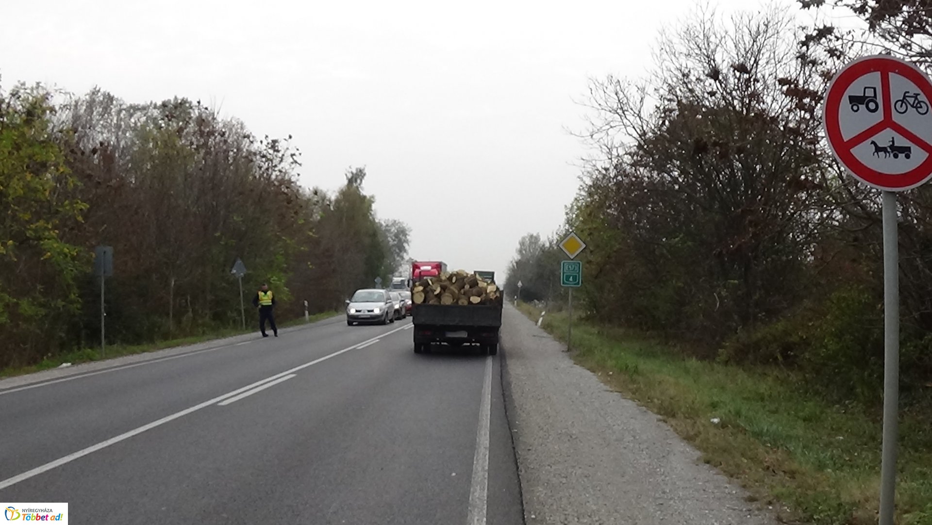 Császárszállásnál történt baleset hétfő délelőtt