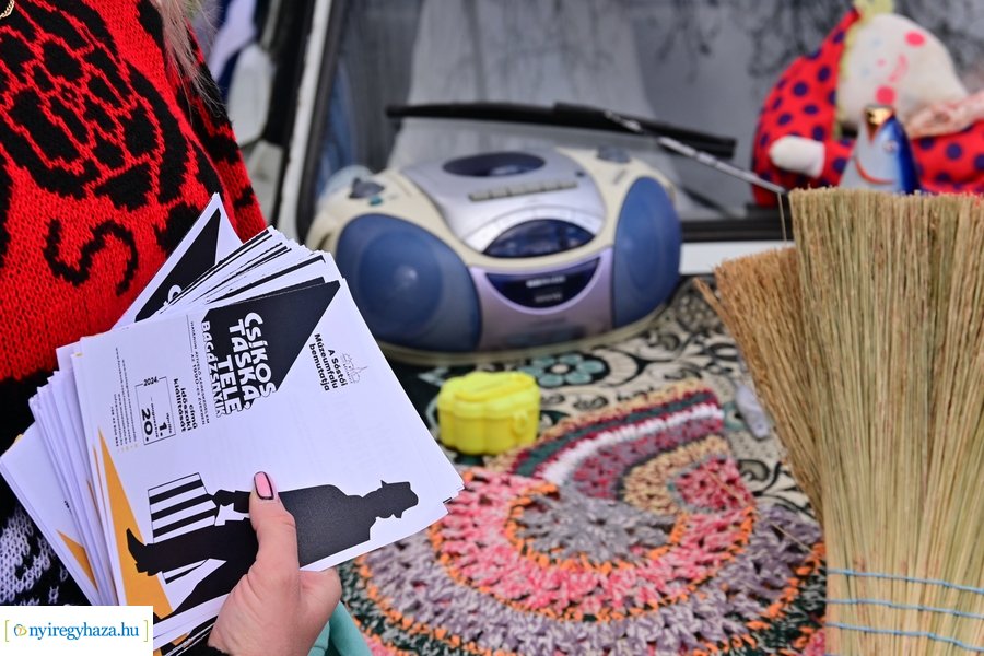 Csíkos táska 2024 promóció