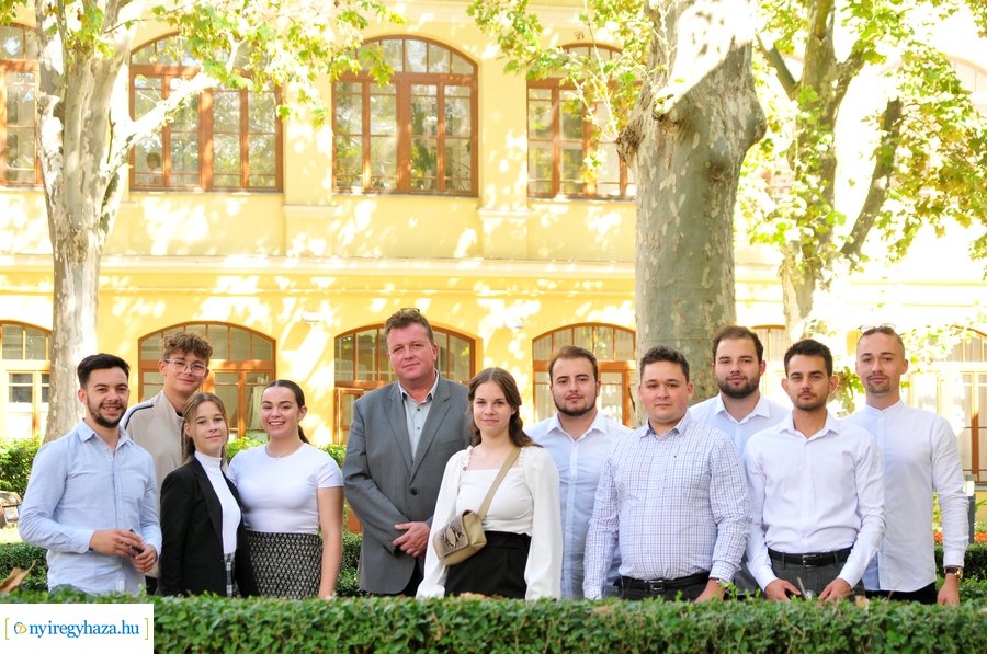 Csíkszeredai fiatalok a Városházán