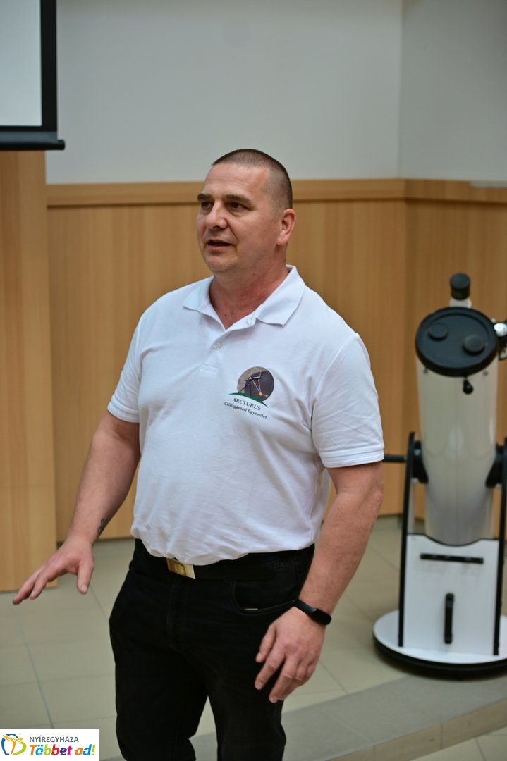 Csillagászok az egyetemen 2025 áprilisában