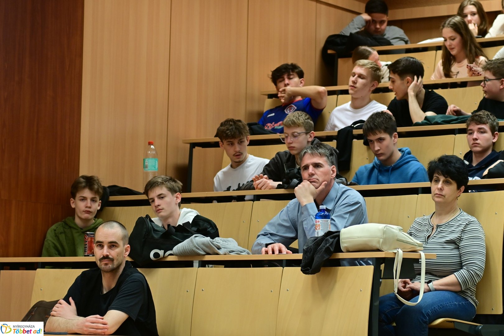 Csillagászok az egyetemen 2025 áprilisában