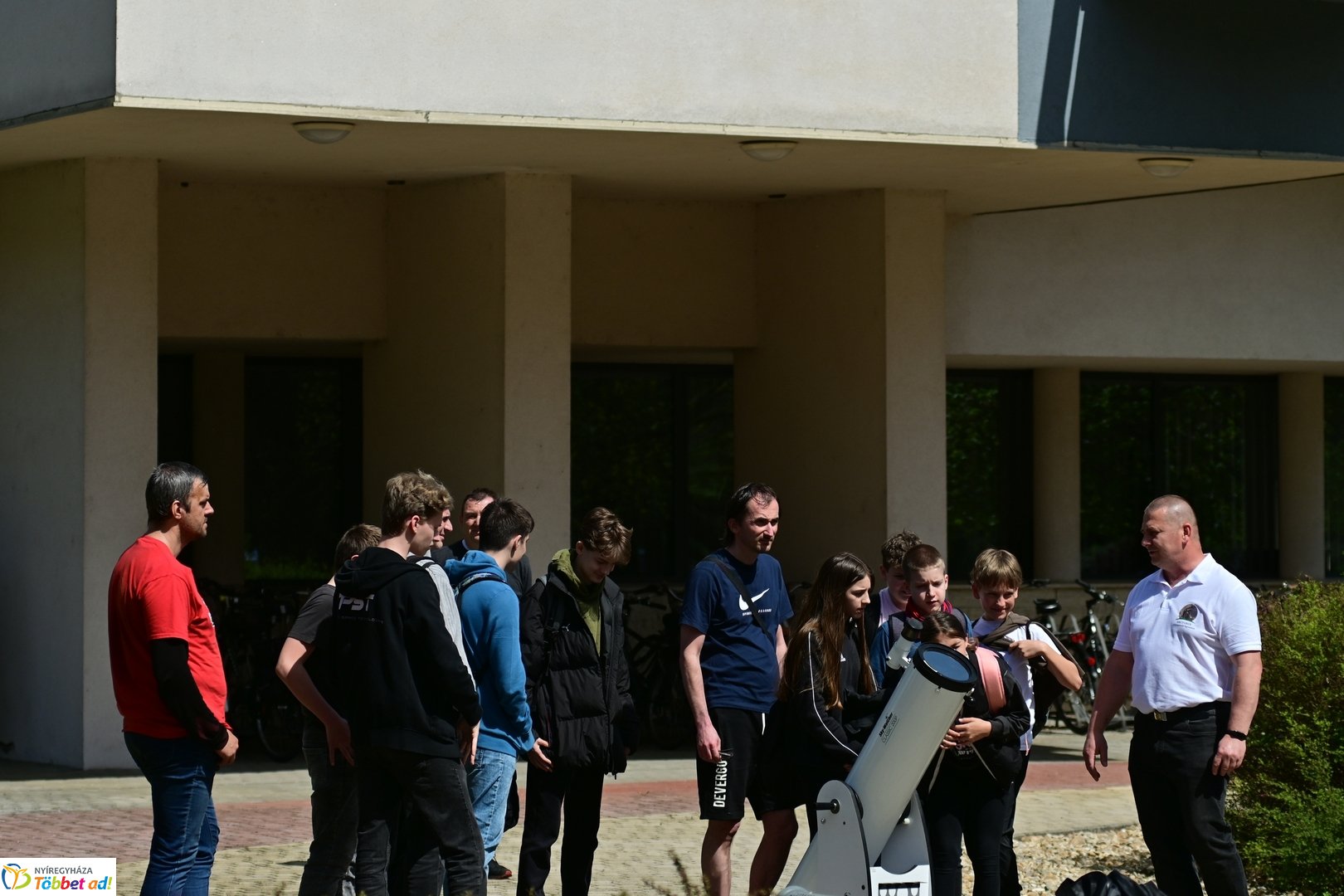 Csillagászok az egyetemen 2025 áprilisában