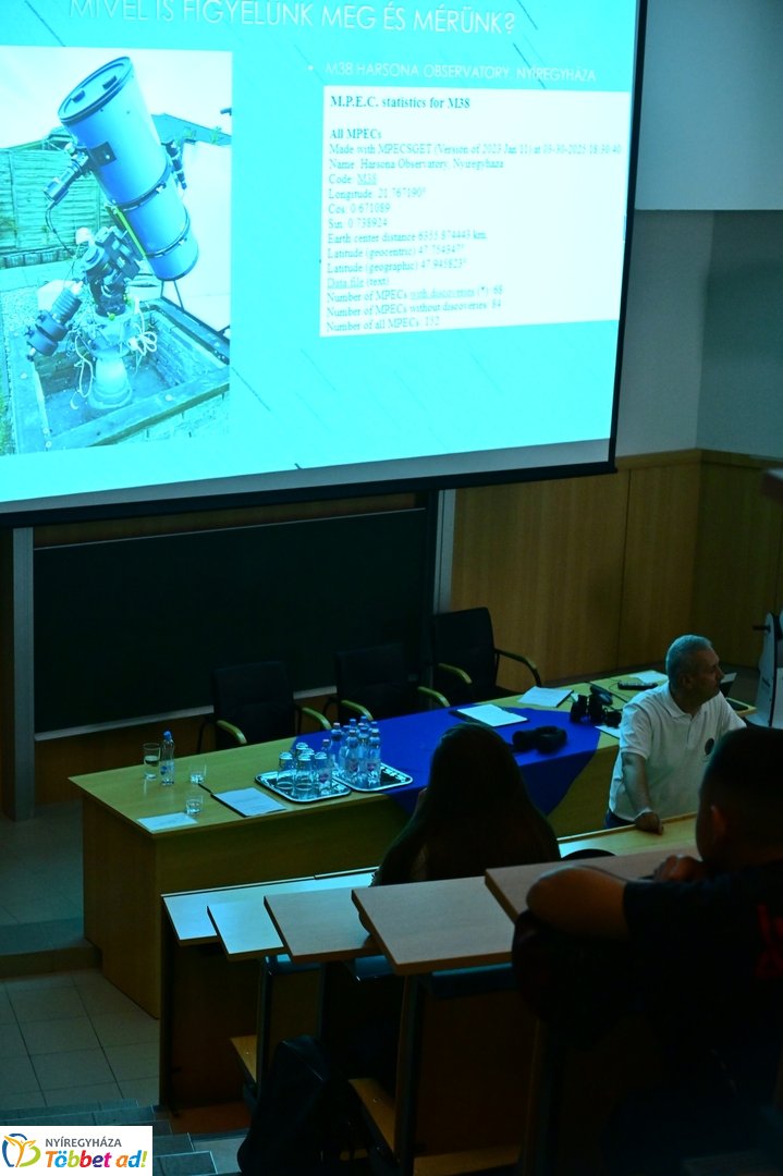 Csillagászok az egyetemen 2025 áprilisában