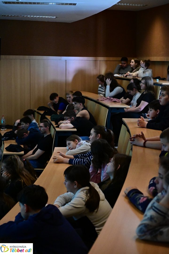 Csillagászok az egyetemen 2025 áprilisában