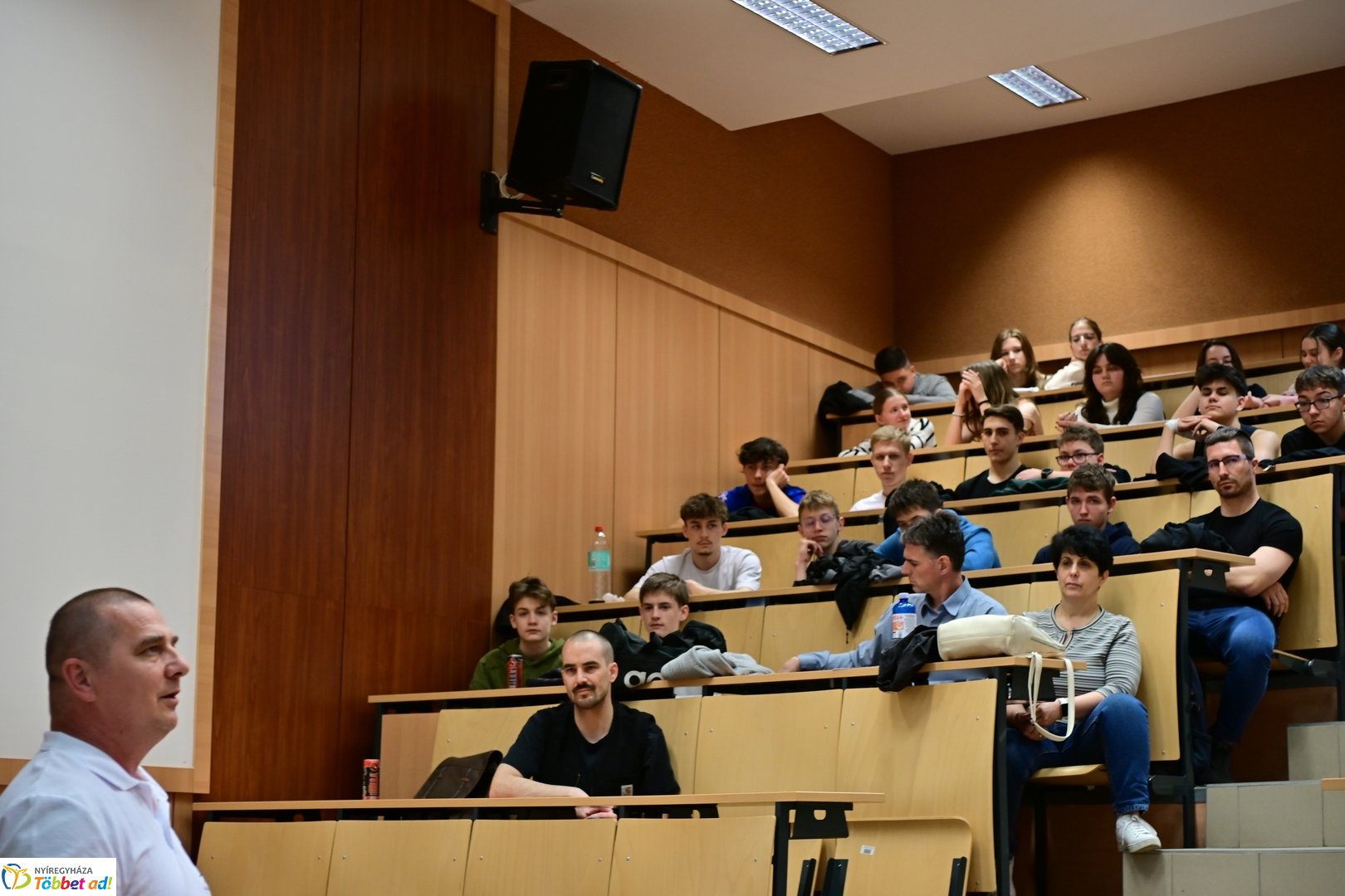 Csillagászok az egyetemen 2025 áprilisában