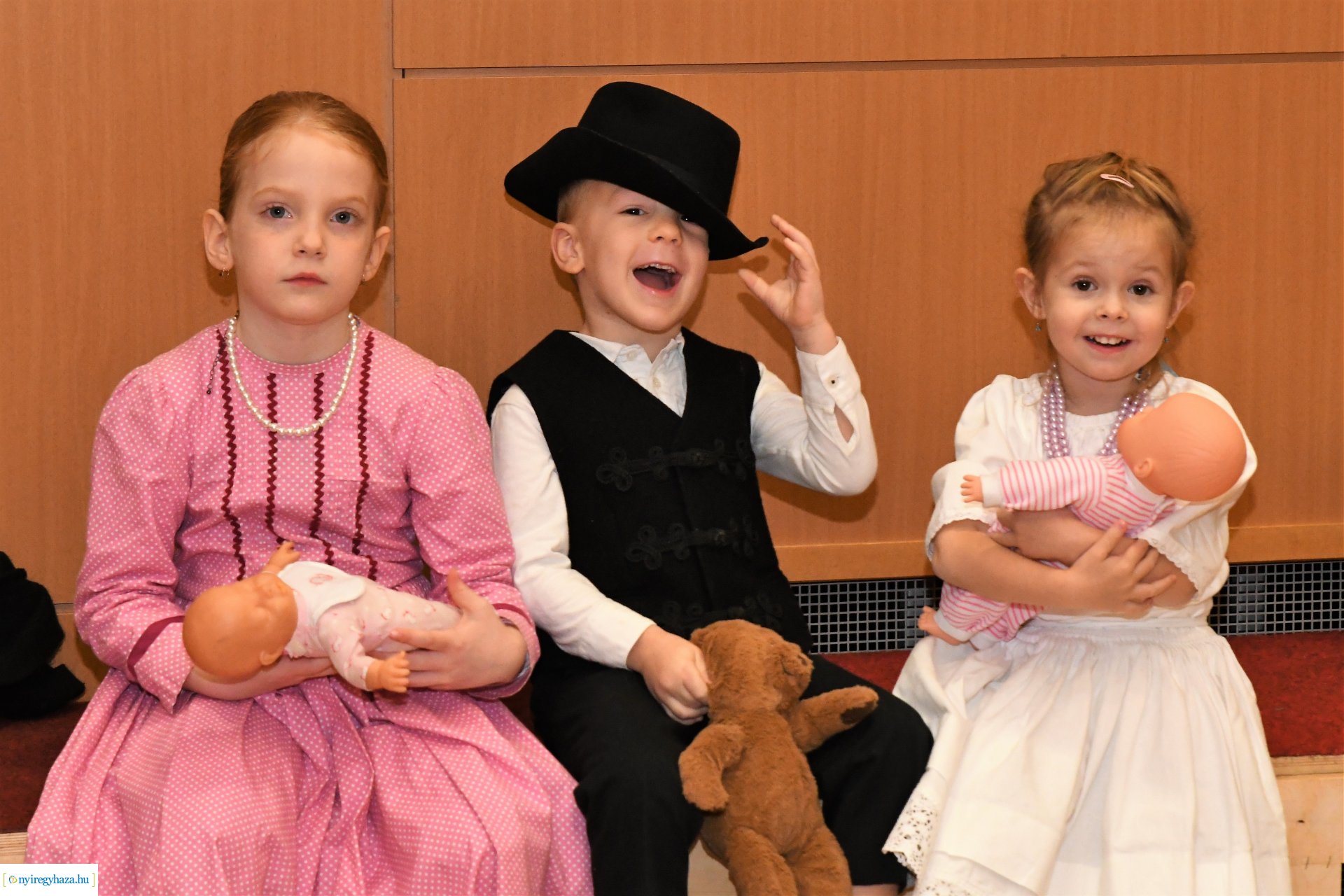 Csillagrege kötetbemutató Nyíregyházán