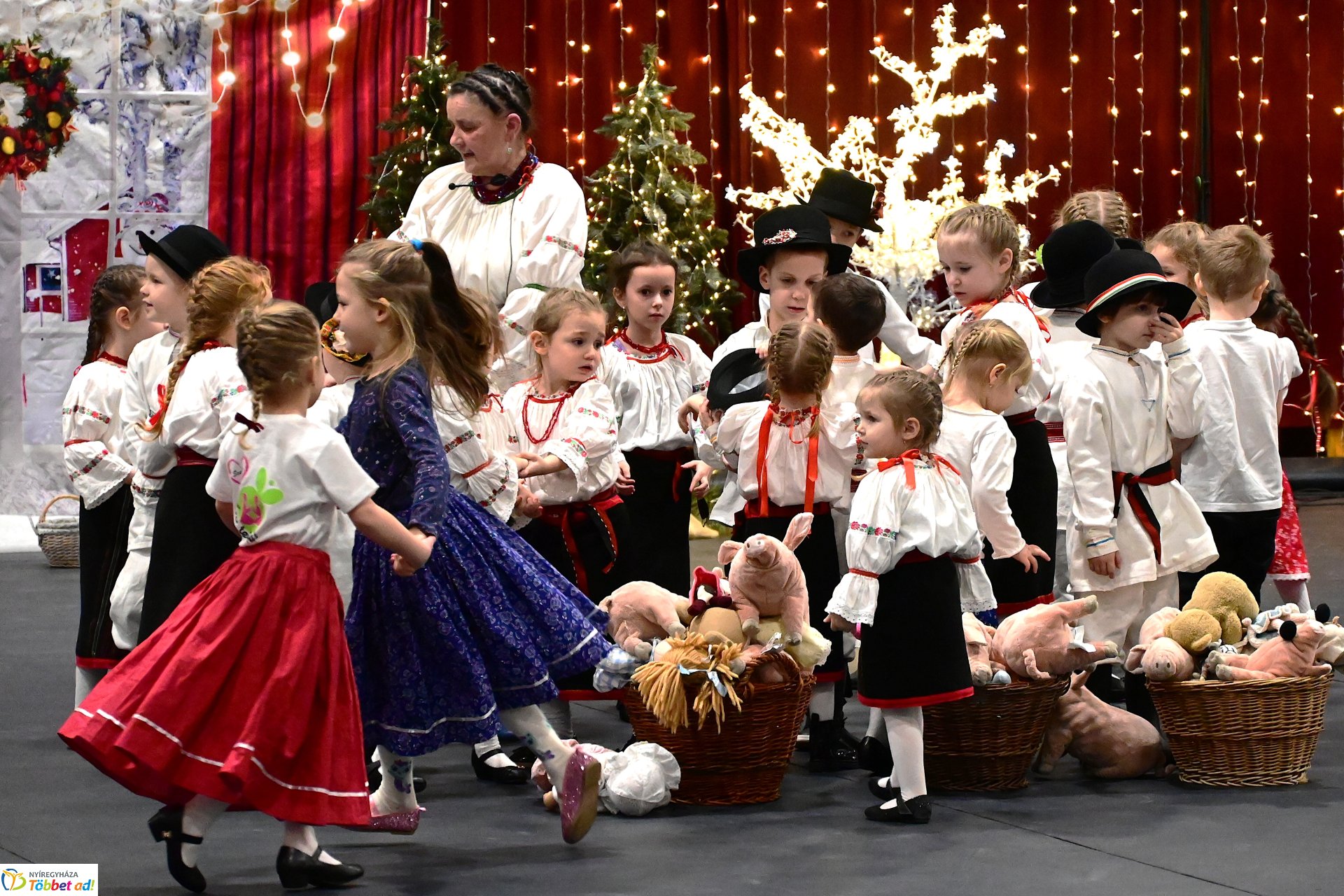 Csillagrege - táncos karácsonyra hangolódás a Bem József Általános Iskolában