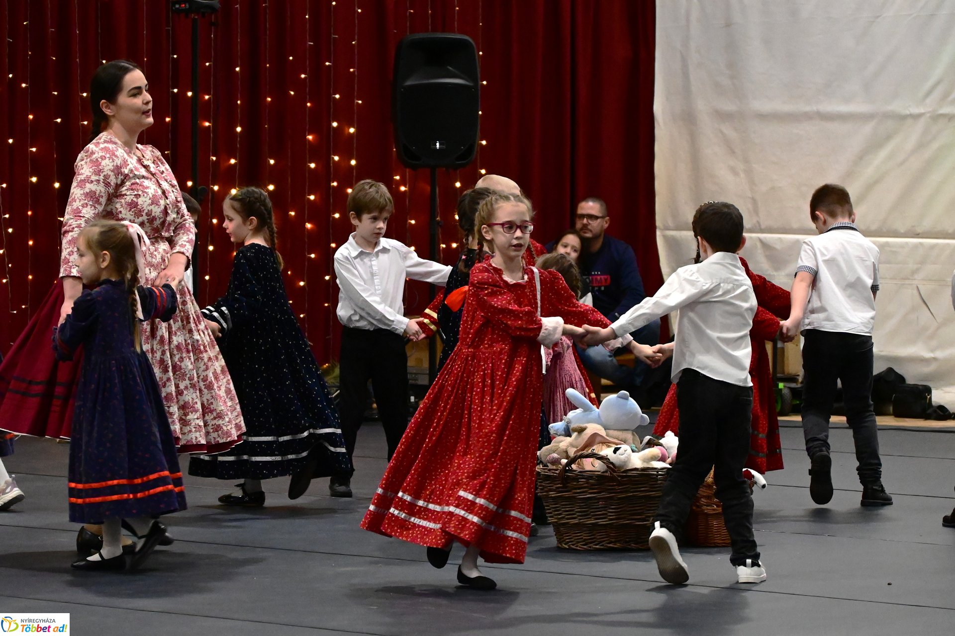 Csillagrege - táncos karácsonyra hangolódás a Bem József Általános Iskolában