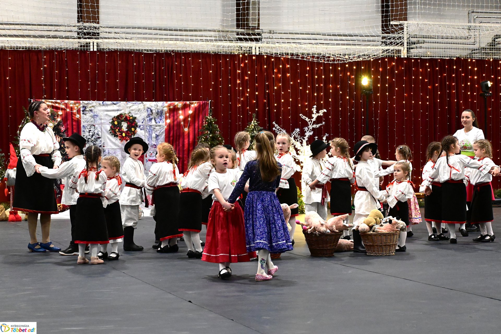 Csillagrege - táncos karácsonyra hangolódás a Bem József Általános Iskolában