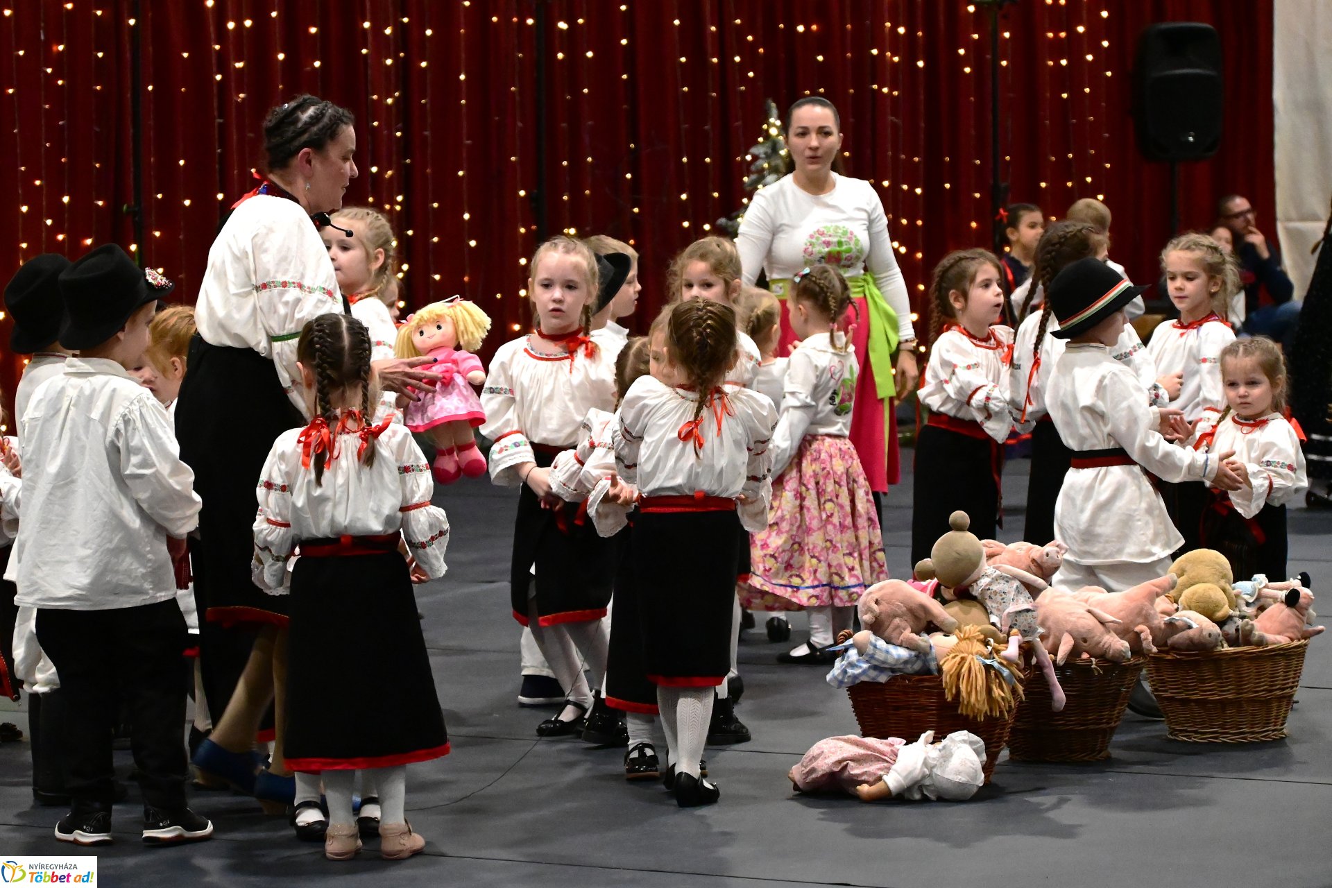 Csillagrege - táncos karácsonyra hangolódás a Bem József Általános Iskolában