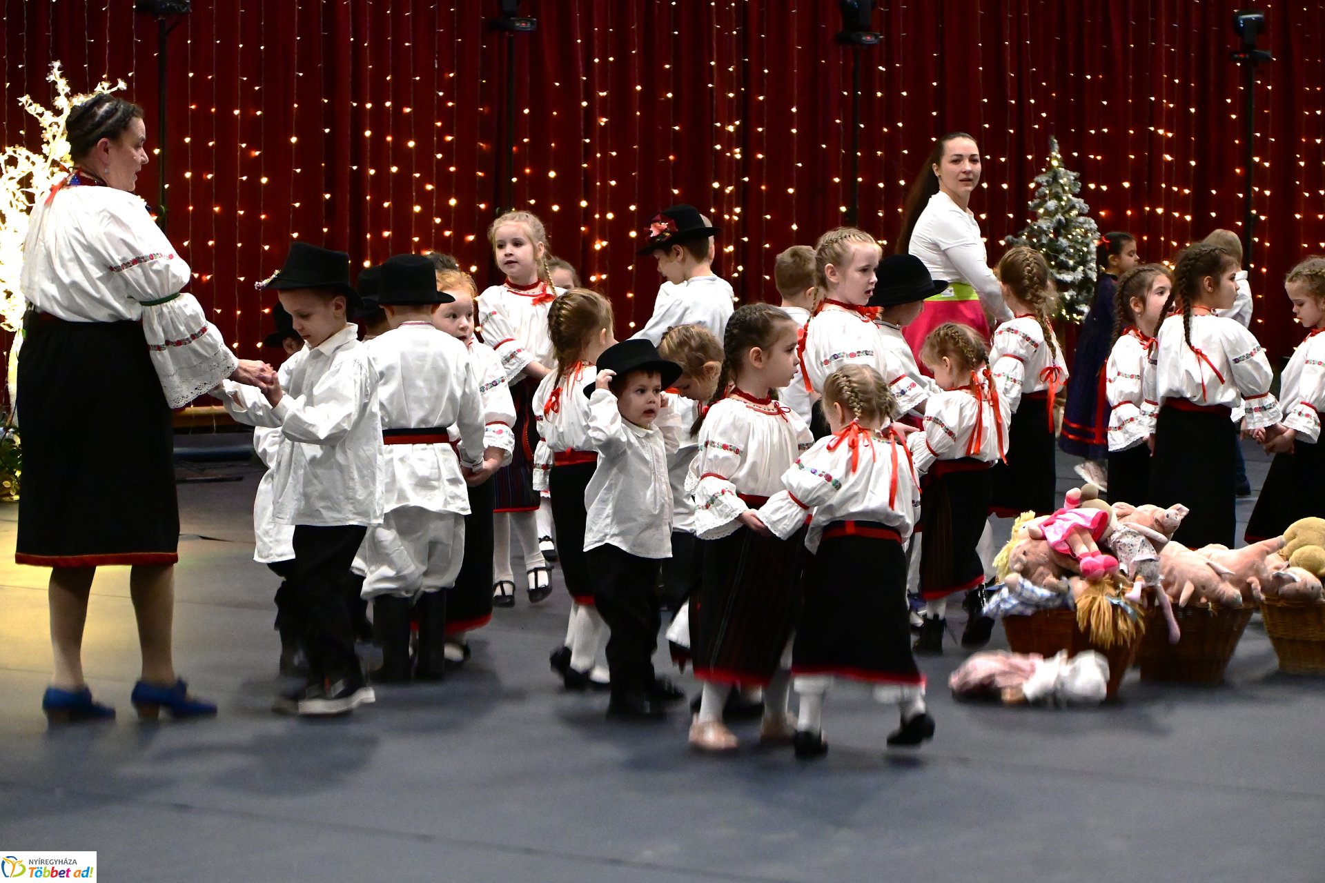 Csillagrege - táncos karácsonyra hangolódás a Bem József Általános Iskolában