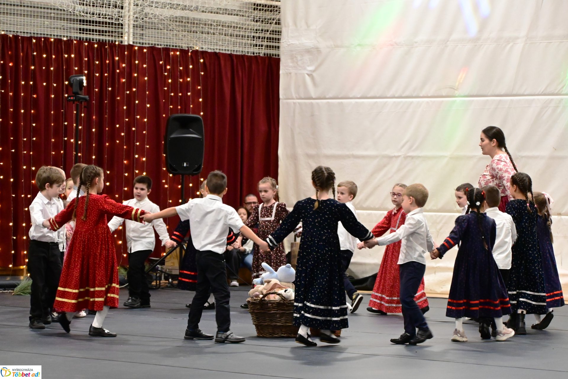 Csillagrege - táncos karácsonyra hangolódás a Bem József Általános Iskolában